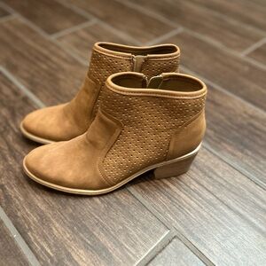 Treasure & Bond Tan Ankle Boots